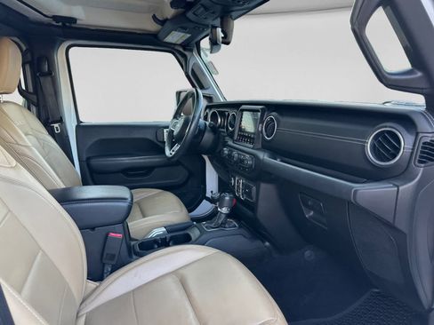 Used 2018 Jeep Wrangler Unlimited Sahara AWD/4WD image 16