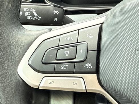 Certified 2025 Volkswagen Jetta SE w/ Sunroof Package FWD image 16