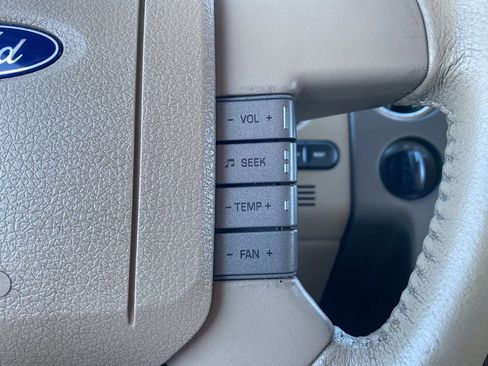 Used 2005 Ford F150 Lariat image 25