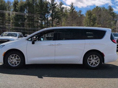New 2026 Chrysler Pacifica Select image 9