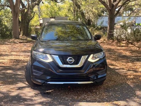 Used 2017 Nissan Rogue S image 2