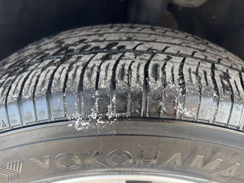 Used 2024 Chrysler Pacifica Touring-L image 42