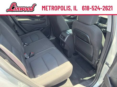 Used 2023 GMC Terrain SLE w/ Driver Convenience Package FWD image 9