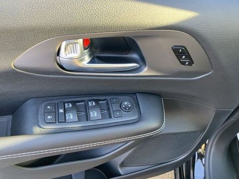 New 2026 Chrysler Pacifica Select w/ S Appearance Package FWD image 10