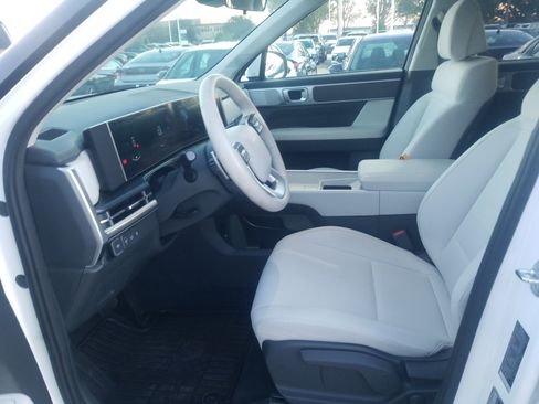 Certified 2025 Hyundai Santa Fe SE image 10