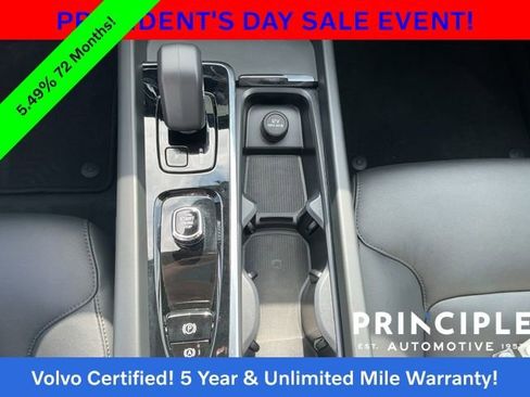 Certified 2025 Volvo XC60 B5 Core image 19