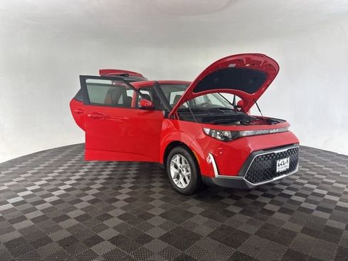 Certified 2025 Kia Soul LX w/ LX Technology Package image 13