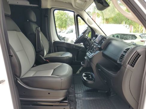 Used 2025 RAM ProMaster 2500 w/ Convenience Group FWD image 8