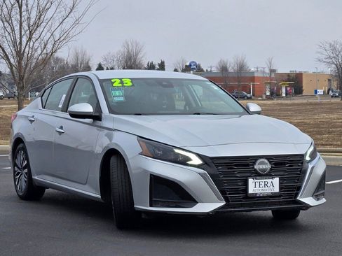 Used 2023 Nissan Altima 2.5 SV image 3