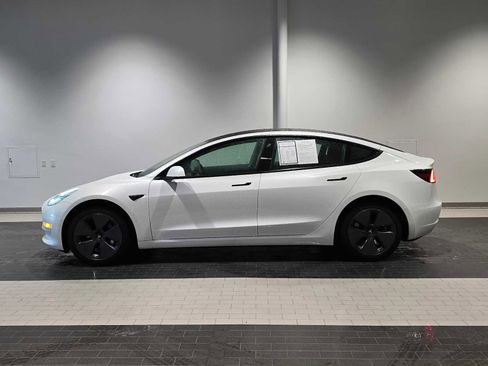 Used 2022 Tesla Model 3 image 2