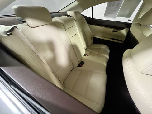 Used 2018 Lexus ES 350 w/ Navigation System Package image 26