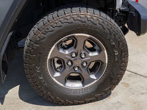 Used 2023 Jeep Gladiator Rubicon w/ Cold Weather Group AWD/4WD image 10