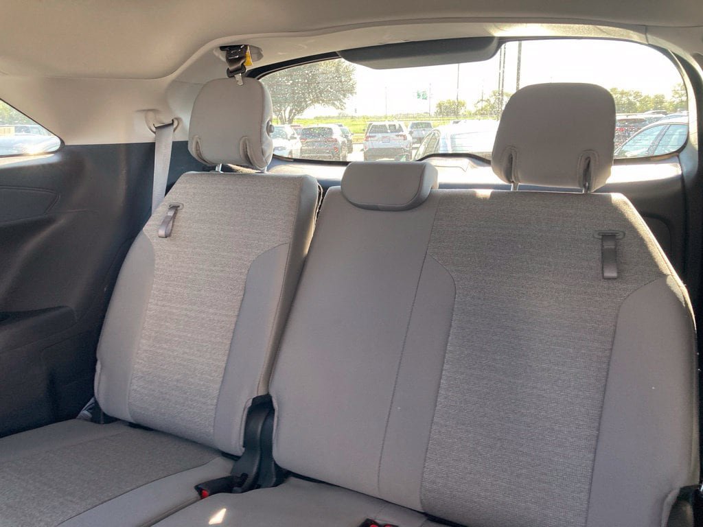 Used 2025 Toyota Sienna LE FWD image 12