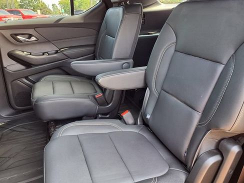 Used 2023 Chevrolet Traverse LT w/ LT Premium Package AWD/4WD image 6