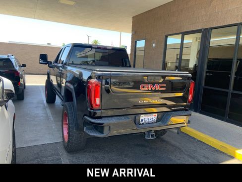 Used 2022 GMC Sierra 2500 Denali w/ Denali Black Diamond Edition AWD/4WD image 6