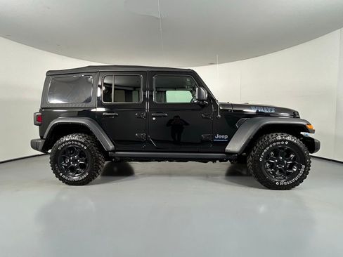 Used 2023 Jeep Wrangler Unlimited w/ 8.4" Radio Group AWD/4WD image 8