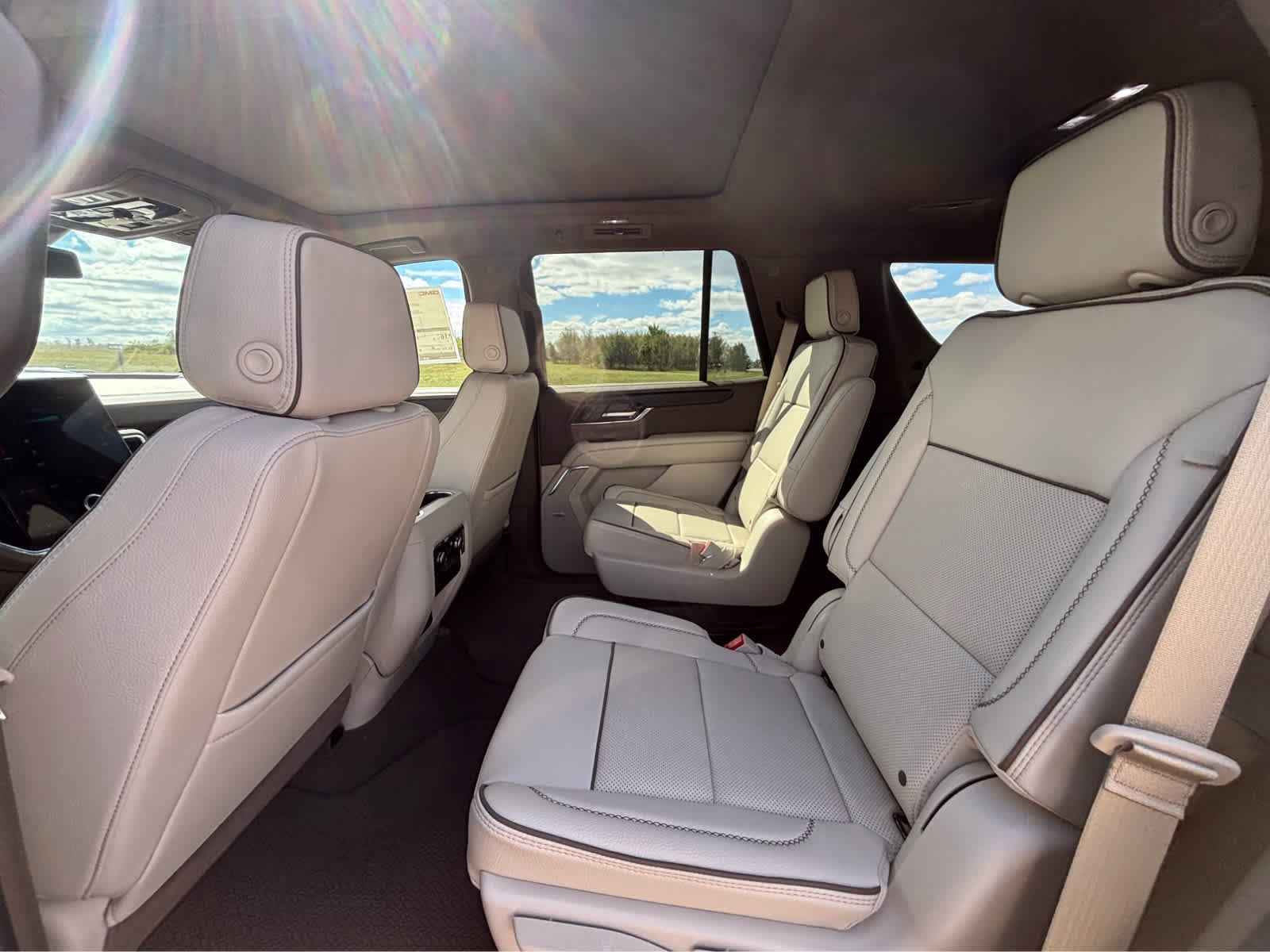New 2027 GMC Yukon Denali w/ Sun & Power Step Package AWD/4WD image 16
