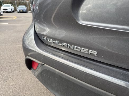 Used 2023 Toyota Highlander LE image 11