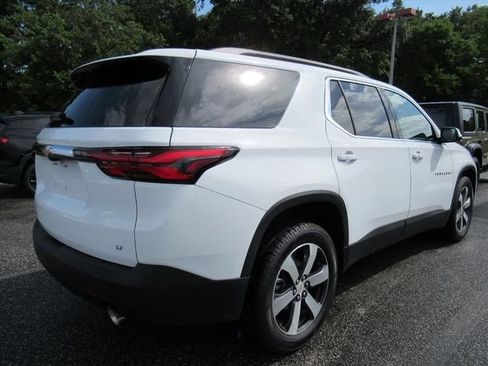 Used 2023 Chevrolet Traverse LT w/ LT Premium Package AWD/4WD image 7