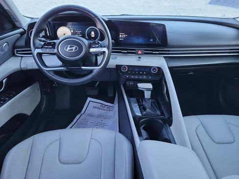 Certified 2025 Hyundai Elantra Limited image 6