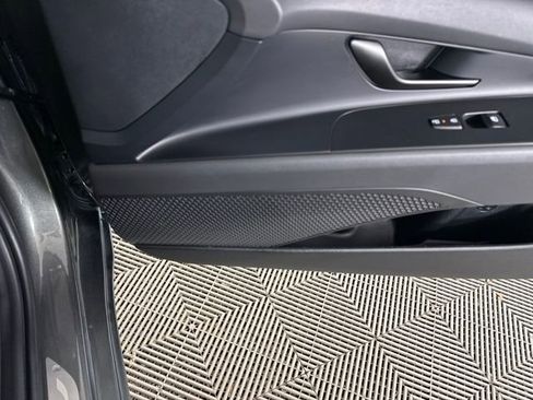 Certified 2025 Hyundai Elantra SEL image 60