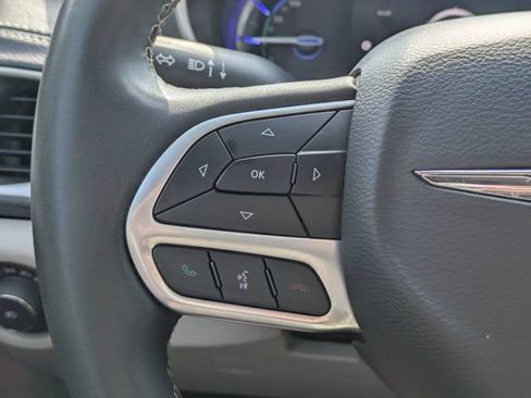 Used 2024 Chrysler Pacifica Limited FWD image 28