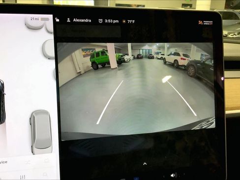 Used 2022 Tesla Model Y Long Range image 24