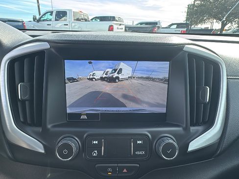 Used 2024 GMC Terrain SLT image 18