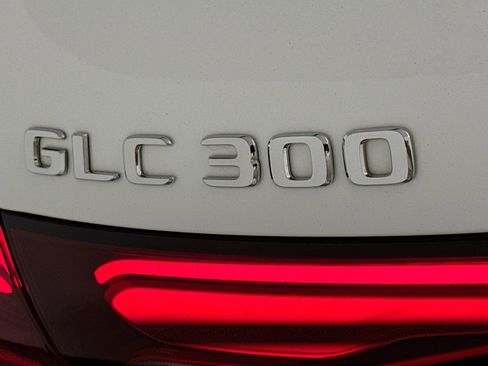 Used 2023 Mercedes-Benz GLC 300 image 9