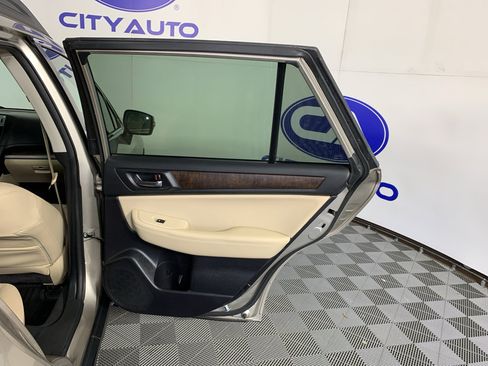Used 2017 Subaru Outback 2.5i Limited AWD/4WD image 38