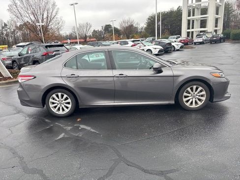 Used 2019 Toyota Camry LE image 5