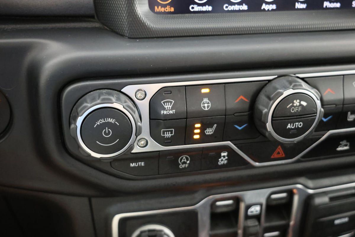Used 2022 Jeep Gladiator Mojave w/ Cold Weather Group AWD/4WD image 9
