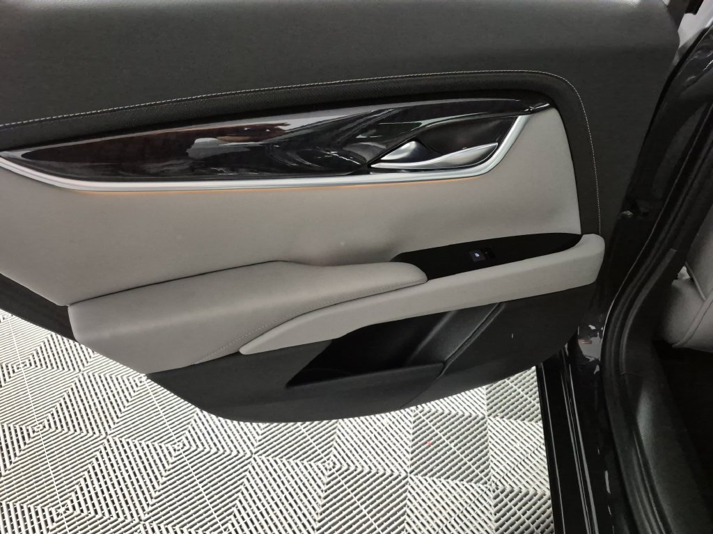 Used 2015 Cadillac XTS Premium FWD image 27