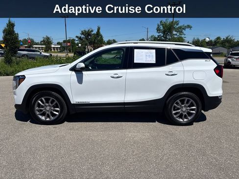 Used 2023 GMC Terrain SLT w/ Tech Package AWD/4WD image 2