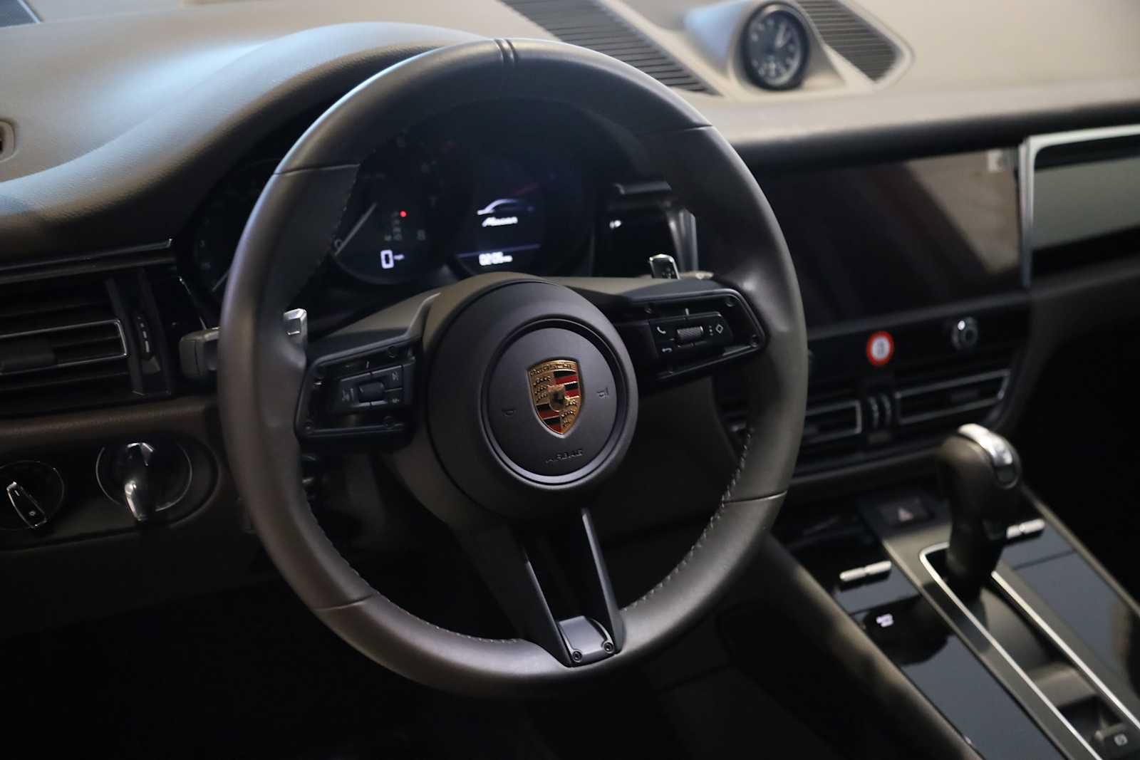 Used 2026 Porsche Macan AWD/4WD image 4