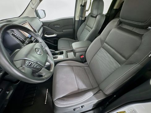 Used 2024 Nissan Frontier SV w/ SV Convenience Package image 13