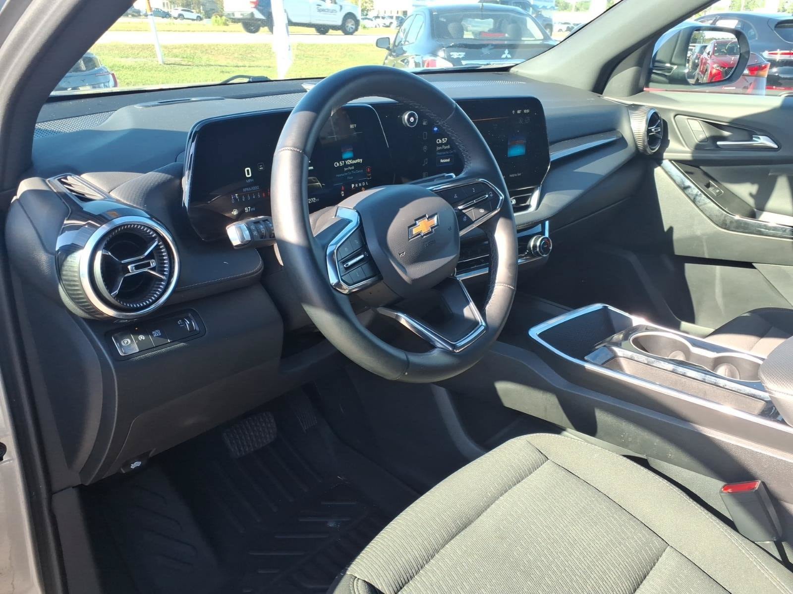 Used 2025 Chevrolet Equinox LT FWD image 18