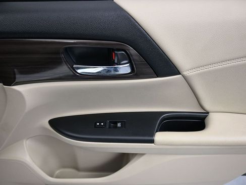 Used 2017 Honda Accord Touring image 43