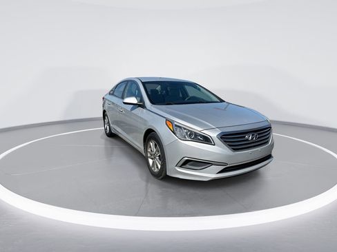Used 2016 Hyundai Sonata SE image 2