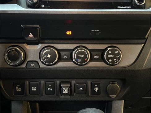 Used 2020 Toyota Tacoma TRD Off-Road w/ Technology Package image 23