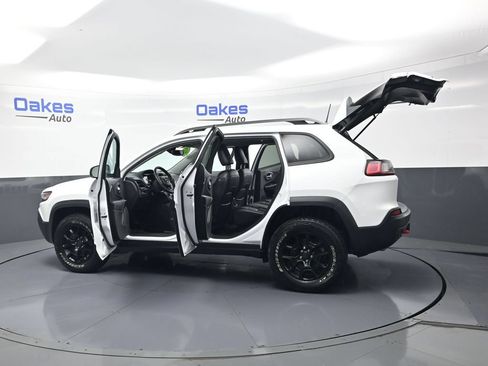 Used 2019 Jeep Cherokee Trailhawk w/ Comfort/Convenience Group AWD/4WD image 57