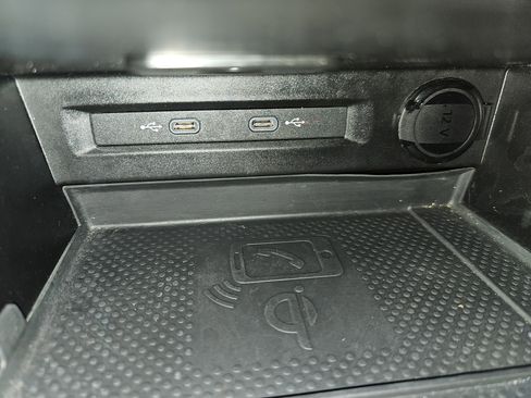 Used 2024 Volkswagen Tiguan SE image 29