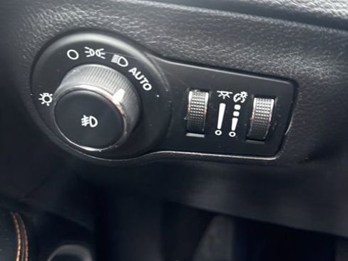 Used 2020 Jeep Compass Limited image 23