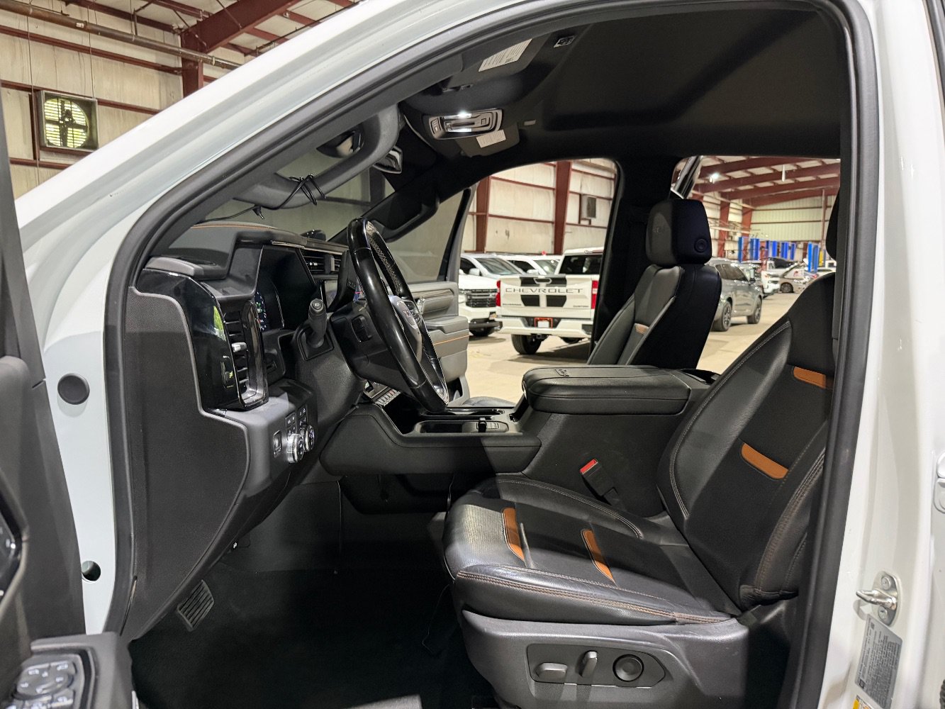 Used 2024 GMC Sierra 2500 AT4 w/ AT4 Preferred Package AWD/4WD image 12