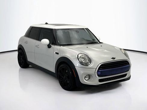 Used 2018 MINI Cooper 4-Door Hardtop FWD image 3