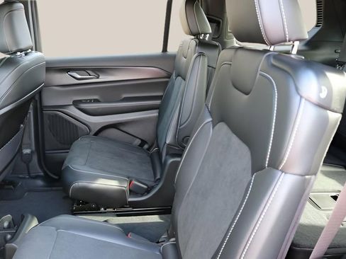 New 2025 Jeep Grand Cherokee L Altitude RWD image 16