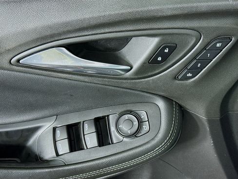 Used 2022 Buick Encore GX Essence FWD image 23