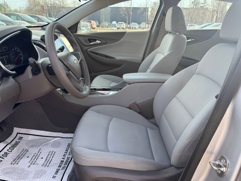 Used 2019 Chevrolet Malibu LT w/ Driver Confidence Package image 9