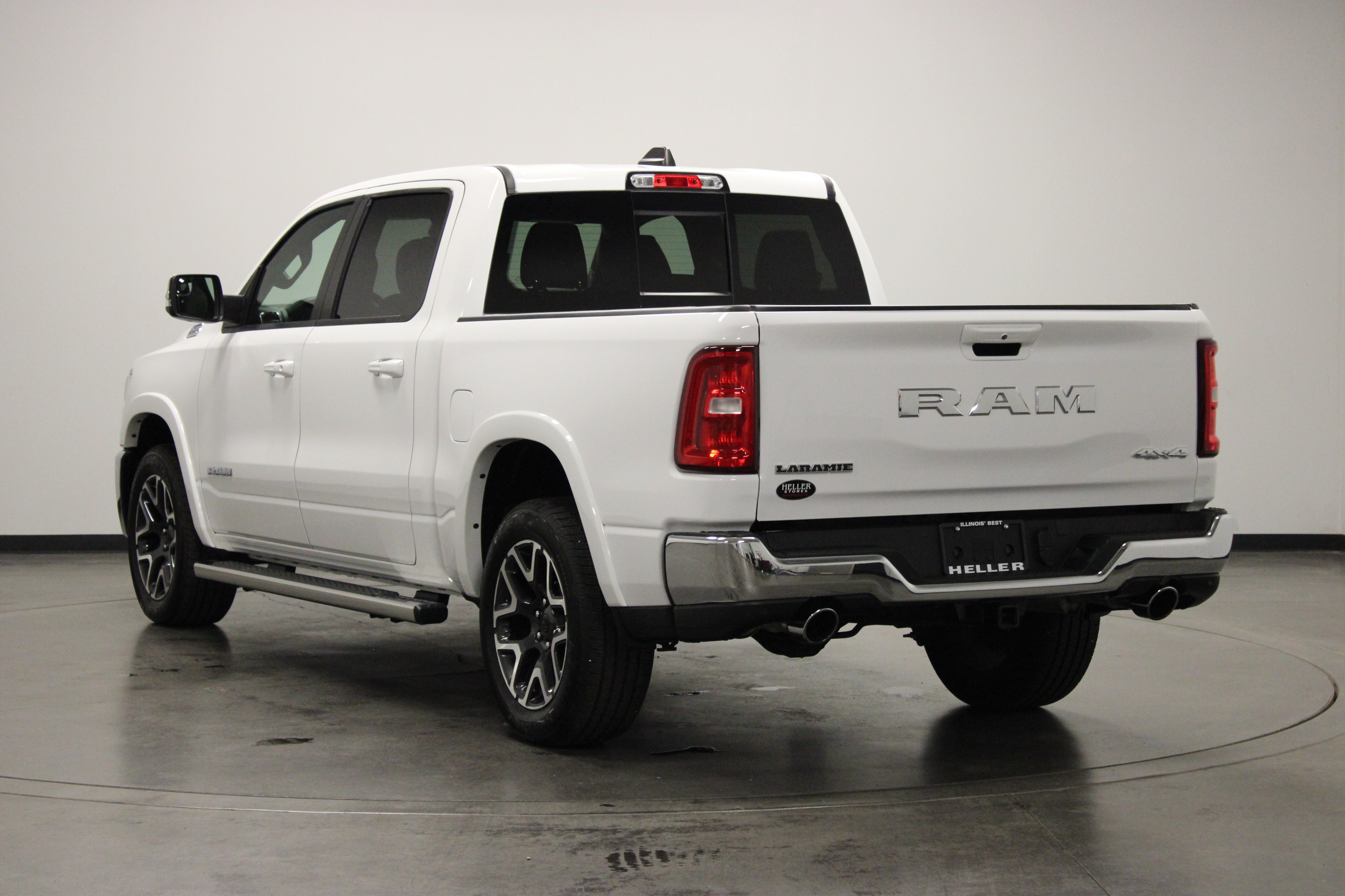 Used 2025 RAM 1500 Laramie AWD/4WD image 6