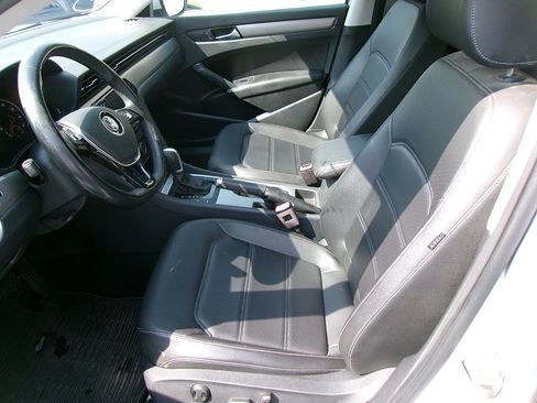 Used 2020 Volkswagen Passat 2.0T SE image 14